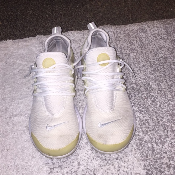 Cream Nike Air Prestos - Picture 2 of 3